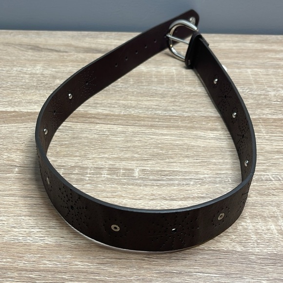 Vince Camuto Brown Vegan Leather Belt Silver Buckle Studded Perforated Design M - Picture 5 of 9